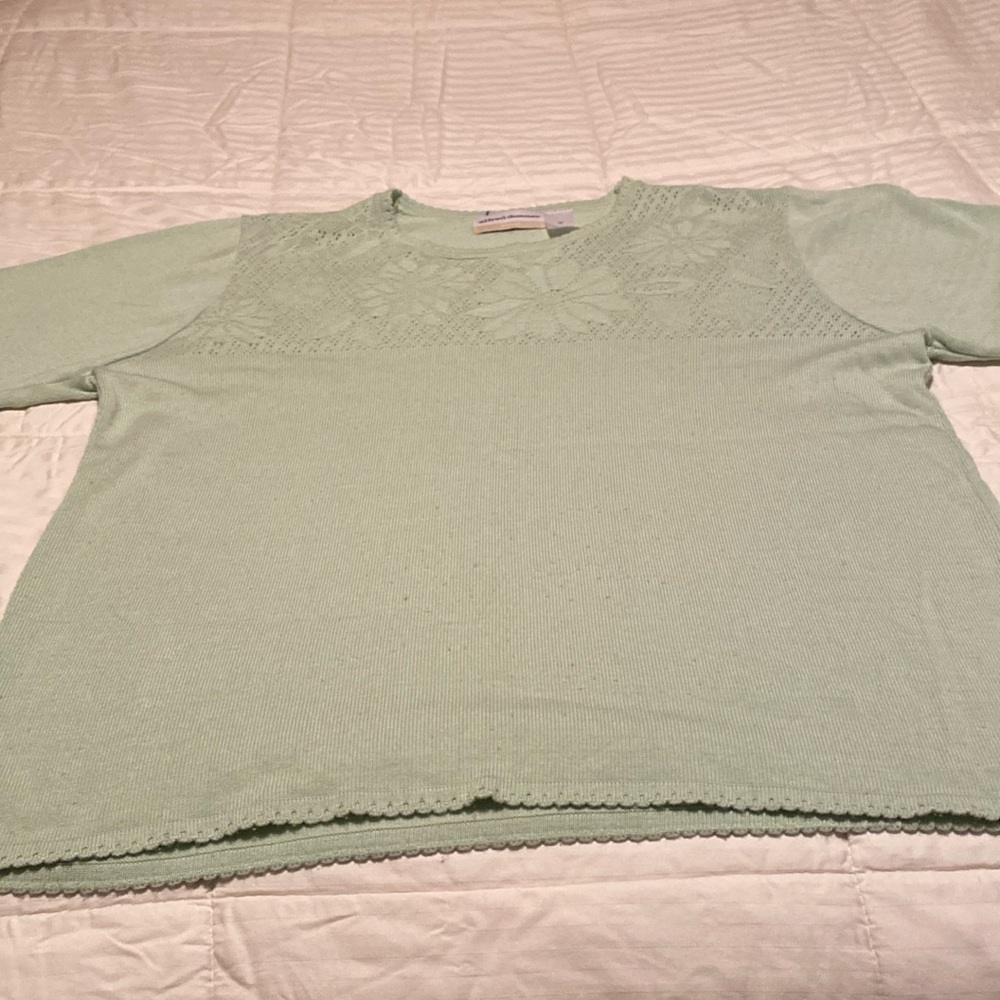 Light weight sweater